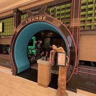 Aesthetic is clearly Inherited from the Chinese restaurant next door