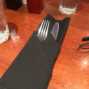 Someone knows how to fold a napkin