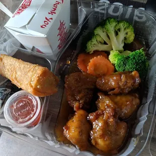 5 pices of chicken is the lunch order?!?! What am I, 3 years old???? No way this is going to fill me up