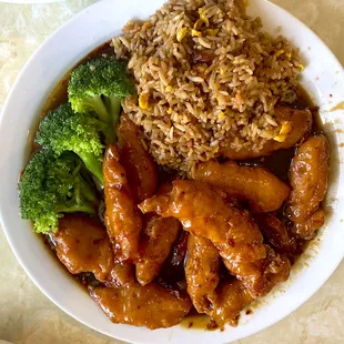 Golden Mountain Governor&apos;s Chicken Combo Platter