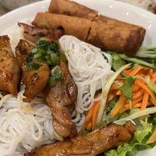 #44 Bun - Charbroiled Chicken, Egg Roll Serve with Rice