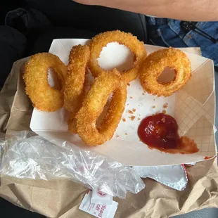Onion rings are really good and crunchy!