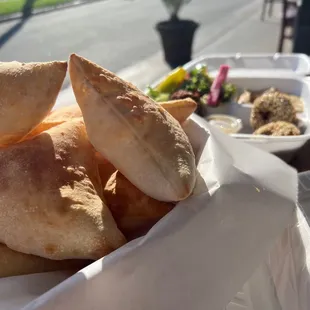 a basket of pita breads