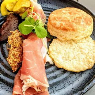 Country Ham &amp; Biscuit | Instagram: @telephonesmoothie