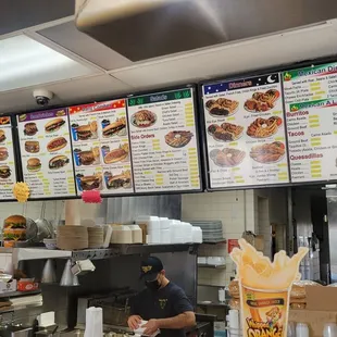 Very wired ,I never see any restaurant without info price list
