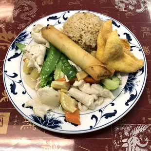 Chicken with Veggies Lunch (Soup and Chips Included But Shown Separately)