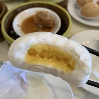 D16. / Steamed Egg Custard Bun