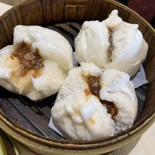 D23. / Baked B.B.Q. Pork Bun