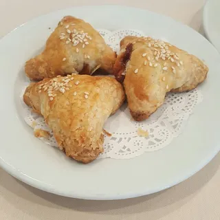 D28. / Baked B.B.Q Pork Puff