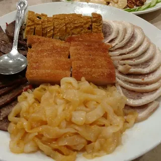 D54. / Crispy Skin Roast Pork
