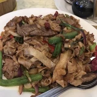 CS04. / Beef Chow Fun with Mongolian Sauce