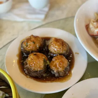 D88. / Pan Fried Stuffed Mushroom