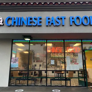 the front of a chinese fast food restaurant