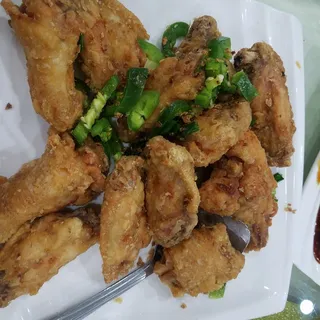 Spicy Crispy Fried Chicken Wings*