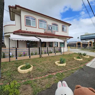 Located after New Mui Kwai Chop Suey &amp; before American Savings Bank on the left of Kamehameha Highway, heading towards Windward Mall