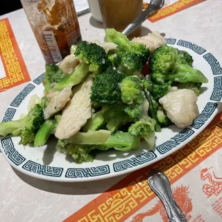 L2. Chicken with Broccoli Lunch Special
