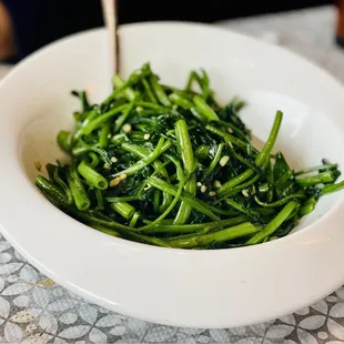 water spinach with garlic sauce :)...