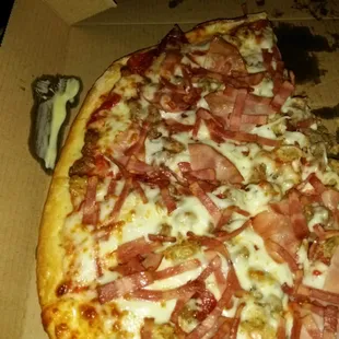 Dry ass pizza I ask for extra sauce nasty ass pizza