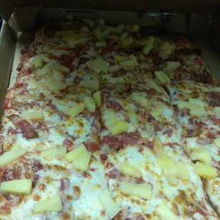 Deep dish with pep bacon and pineapple..way to fire ..
