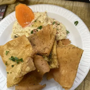 Hummus &amp; pita chips