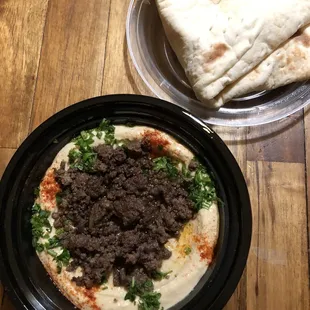 Hummus/ground beef (Lahme) plate