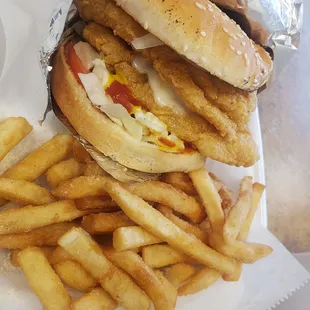Catfish sandwich tonight, with all their fixing. #yum #ReviewsByRL