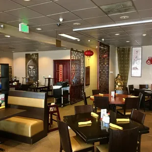 the interior of a chinese restaurant
