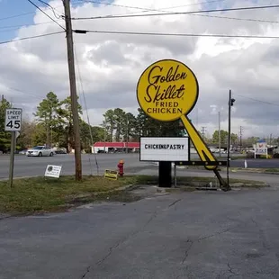 Golden Skillet sign