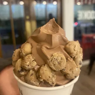 Chocolate gelato with cookie dough (mini size)