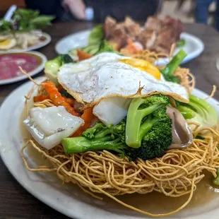 seafood crispy noodles + fried egg $20