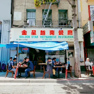 Outdoor dining on a Saturday.