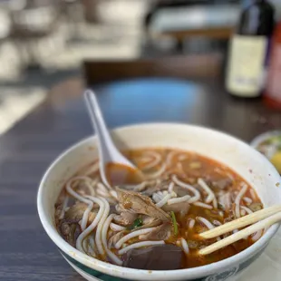Buń bò huè