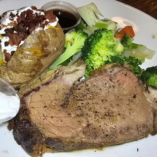 Prime Rib. Ordered it medium rare. Got it well done. Fail.