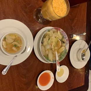 Large Combination Wonton Soup and Thai Tea