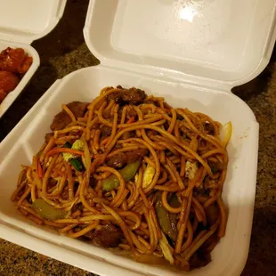 Beef low mein