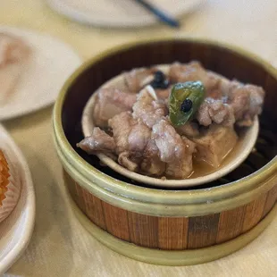 S04 / Pork Ribs in Black Sauce, S24 / Baked Egg Custard Tart, S19 / Steamed Rice Noodle Roll w/ Shrimp @lesminaddio