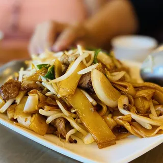 TG72. Beef Chow Fun