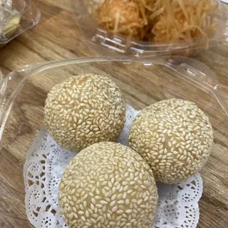 S14 / Deep Fried Sesame Seed Ball