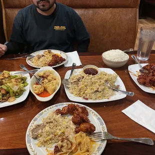 Kung Pao Deluxe, House Special Fried Rice, General Tso&apos;s Chicken,