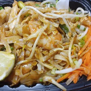 Very small portions this is really lunch size seafood pad Thai  for 13.5 plus tax smh