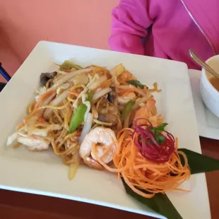 Shrimp lo mein