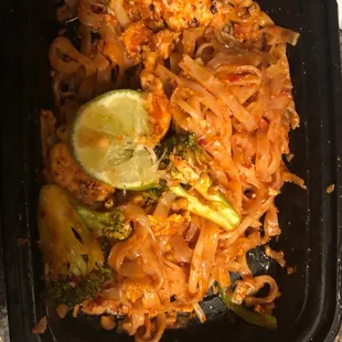 Pad Thai chicken with added broccoli