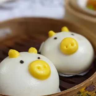 Piggy custard buns