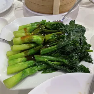 Sauted Chinese Broccoli in Chinese Wine
