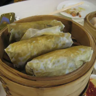 Steamed Sticky Rice with Chicken In Lotus Leaf