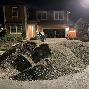 They delivered this amount of gravel within 2 hours of me ordering..thank you Manny and Vanessa