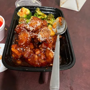 Sesame chicken (drowned in sauce)