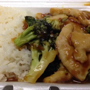 Chicken and Broccoli w/ Garlic sauce!!