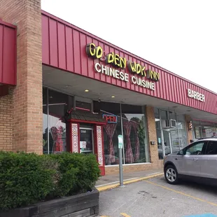 The outside of Golden Wok