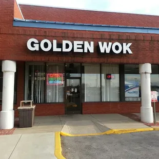 Golden Wok restaurant front.